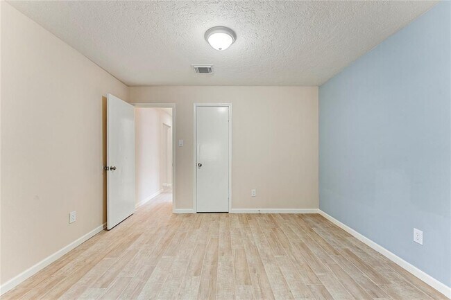 Building Photo - 1410 PI Cir