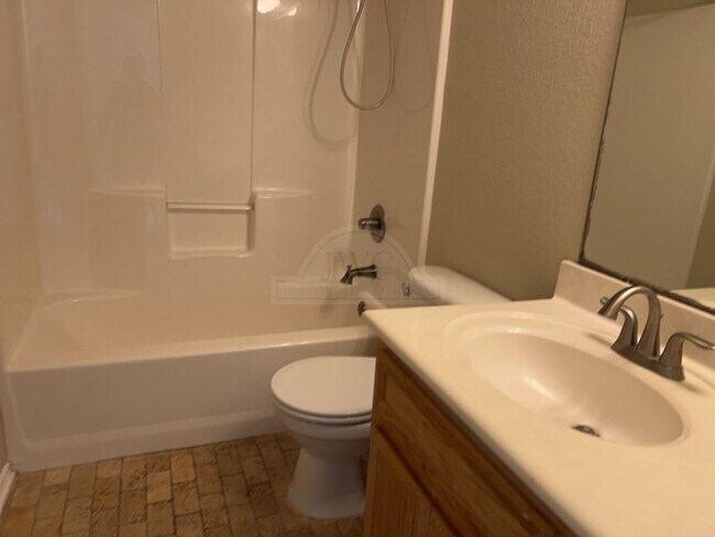 Building Photo - 309 Viola Dr