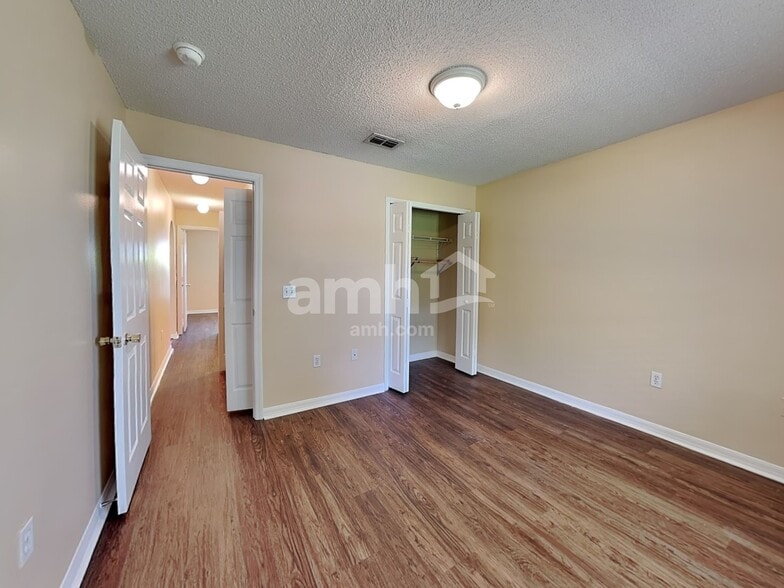 Building Photo - 375 Regal Downs Cir