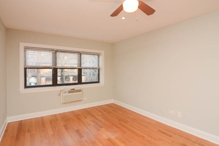 Building Photo - 448 W Barry Ave