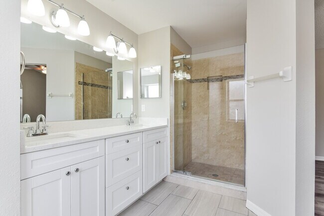 Building Photo - 2325 Kenwick Dr