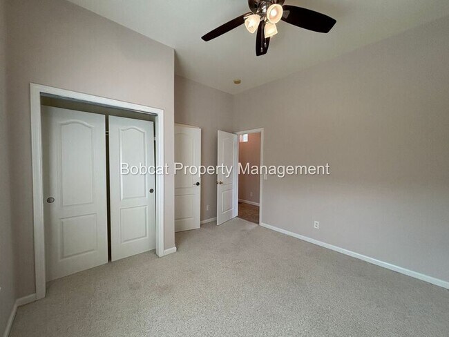 Building Photo - 963 Ranchview Cir