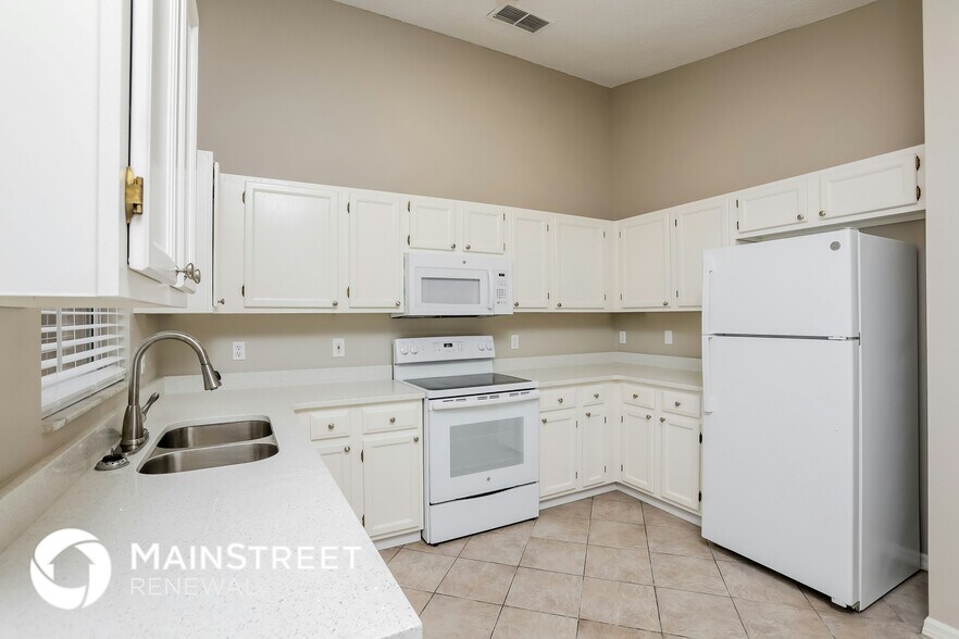Building Photo - 17117 Woodcrest Way