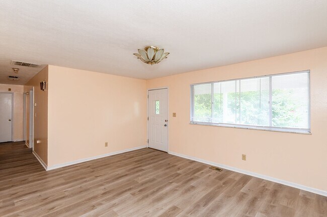 Building Photo - DAYTON, OH - GREENWICH VILLAGE - 3 BED, 1....