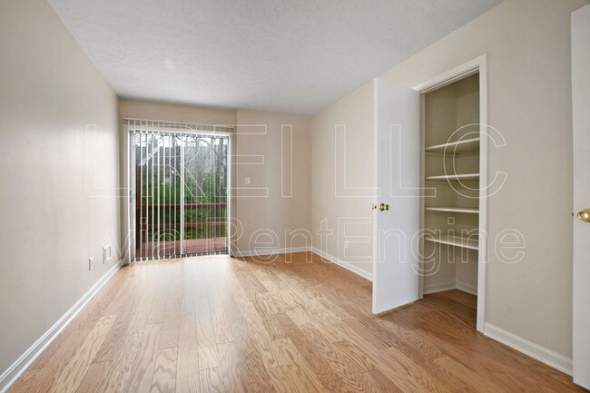 Building Photo - 10783 Colonial Woods Ct