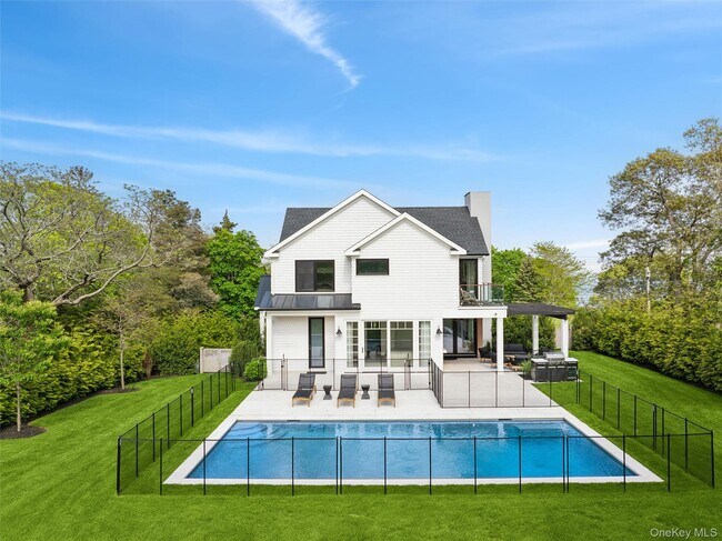 Building Photo - 28 Canoe Place Rd