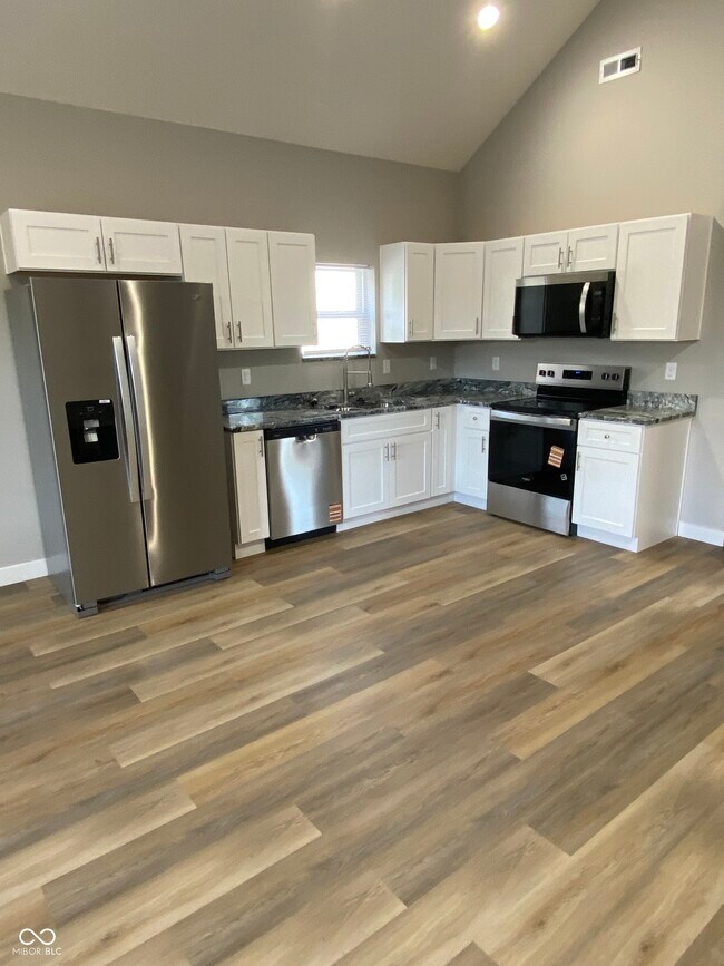 Building Photo - 929 N Beville Ave