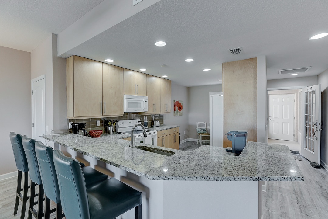Building Photo - 6634 7th Avenue Cir W
