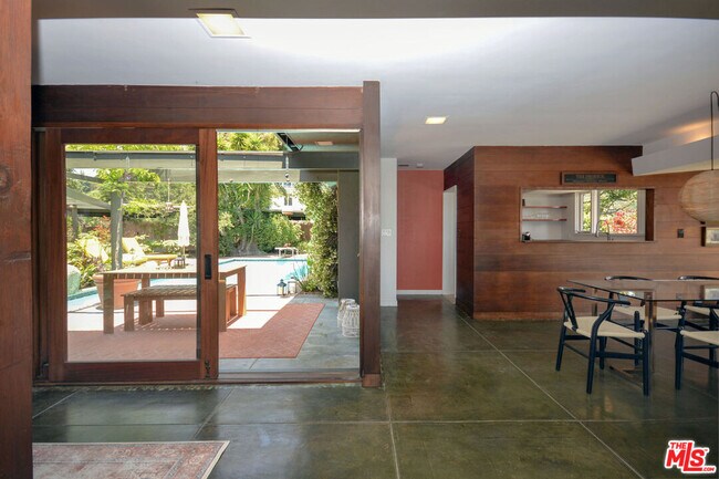 Building Photo - 1450 Davies Dr