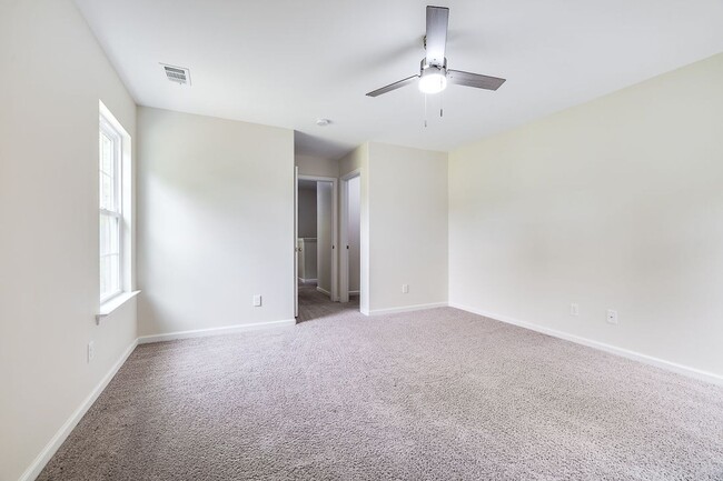 Building Photo - Spacious Custom 8 Bed 4.5 Bath Home on Lar...