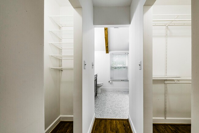 Building Photo - 2291 Strathmore Dr NE