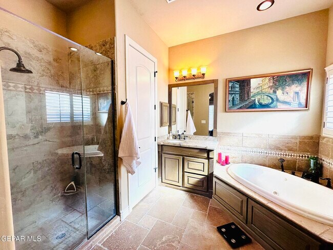 Building Photo - 6268 Wildwood Ct