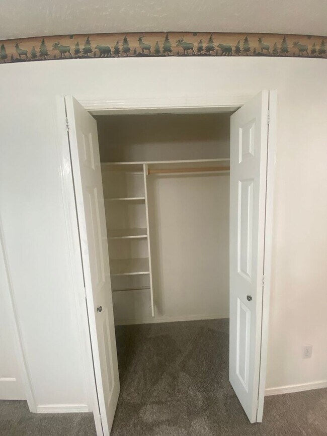 Building Photo - 3 Bed, 2 Bath,  Single Story, CUL-D-SAC Ho...