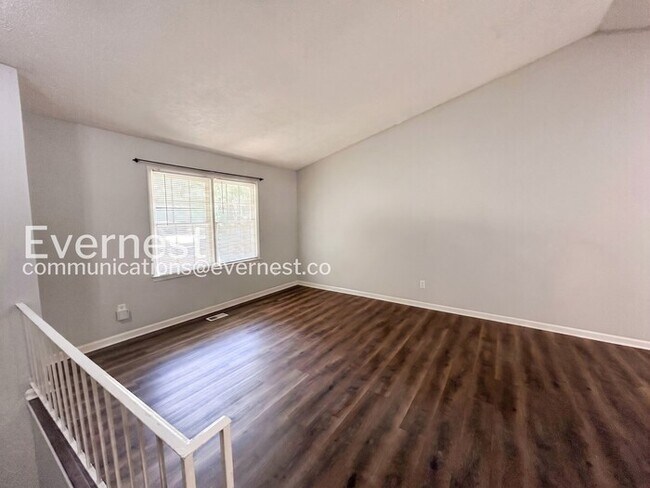 Building Photo - 3Bed/2Bath/Available Now!