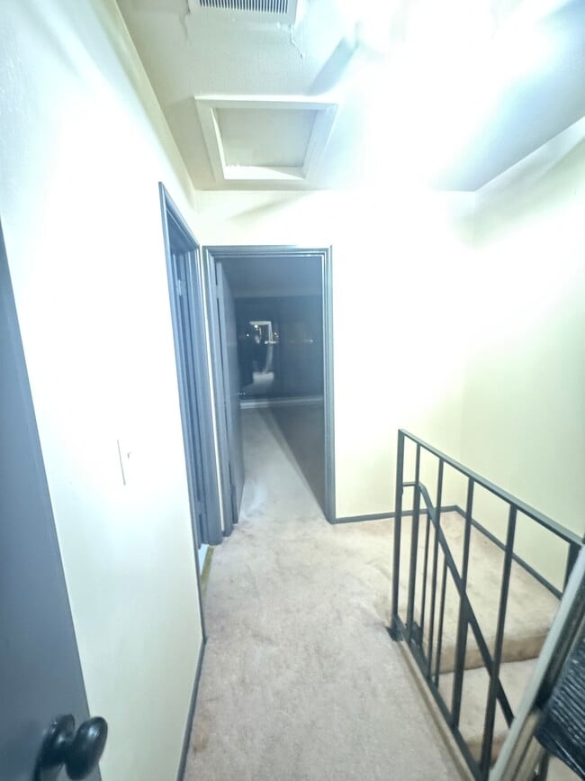 Building Photo - 3904 Sunset Square