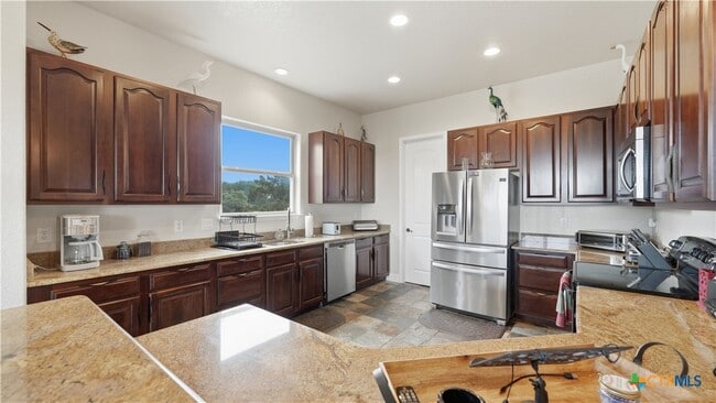 Building Photo - 628 Country Ln Dr