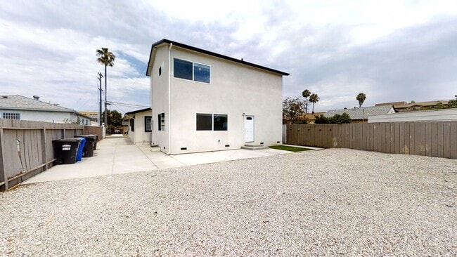 Building Photo - 4BD/2BA on Art! Lots of Parking!