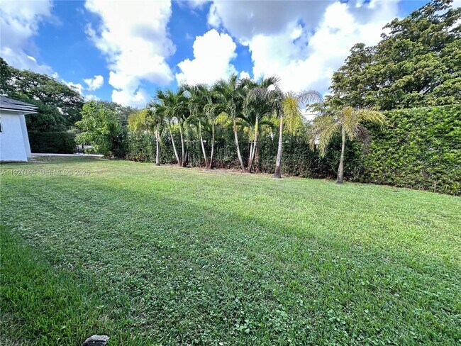 Building Photo - 14890 NE 10th Ave