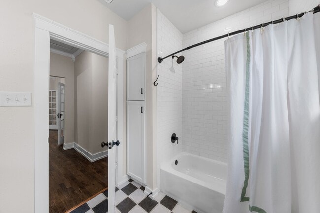 Building Photo - Charming 3 Bed / 2 Bath Single-Family Home with Detached 2-Car Garage in Temple ISD