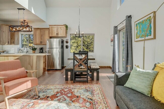 Building Photo - 123 Pinecrest Rd