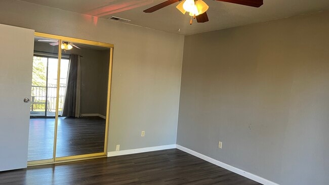 Building Photo - 12003 Lakeshore S