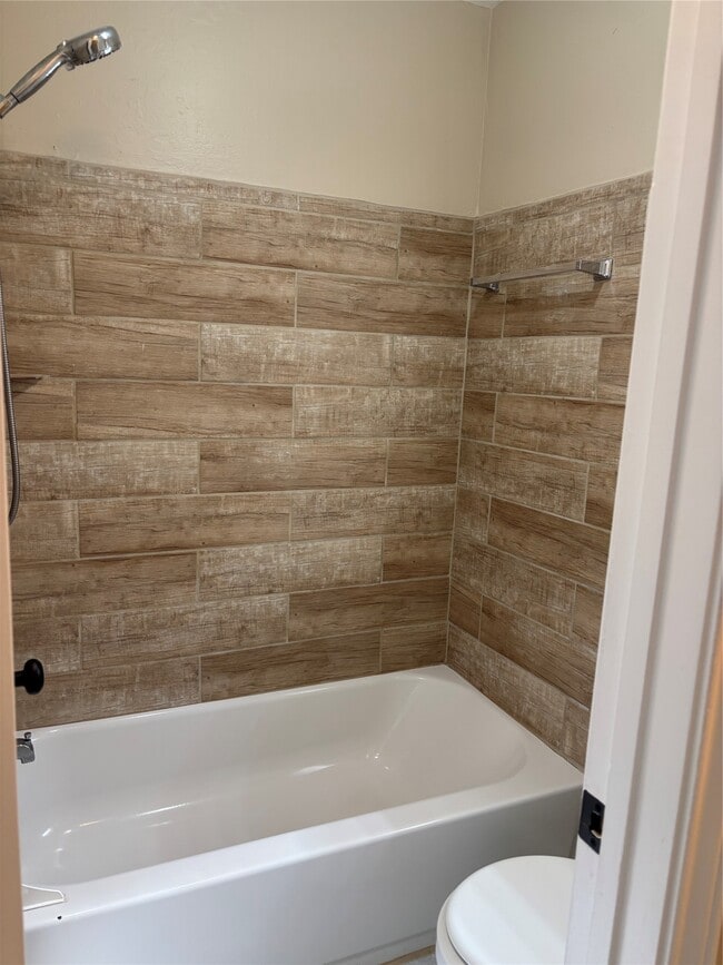 Building Photo - 1726 Oakwell Ln