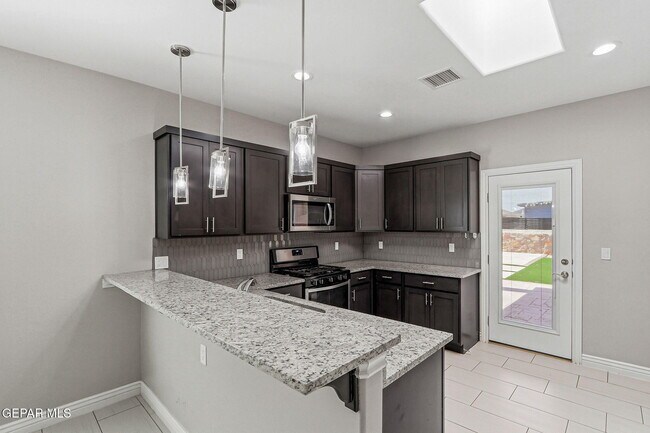 Building Photo - 14925 Tierra Mirage Ave