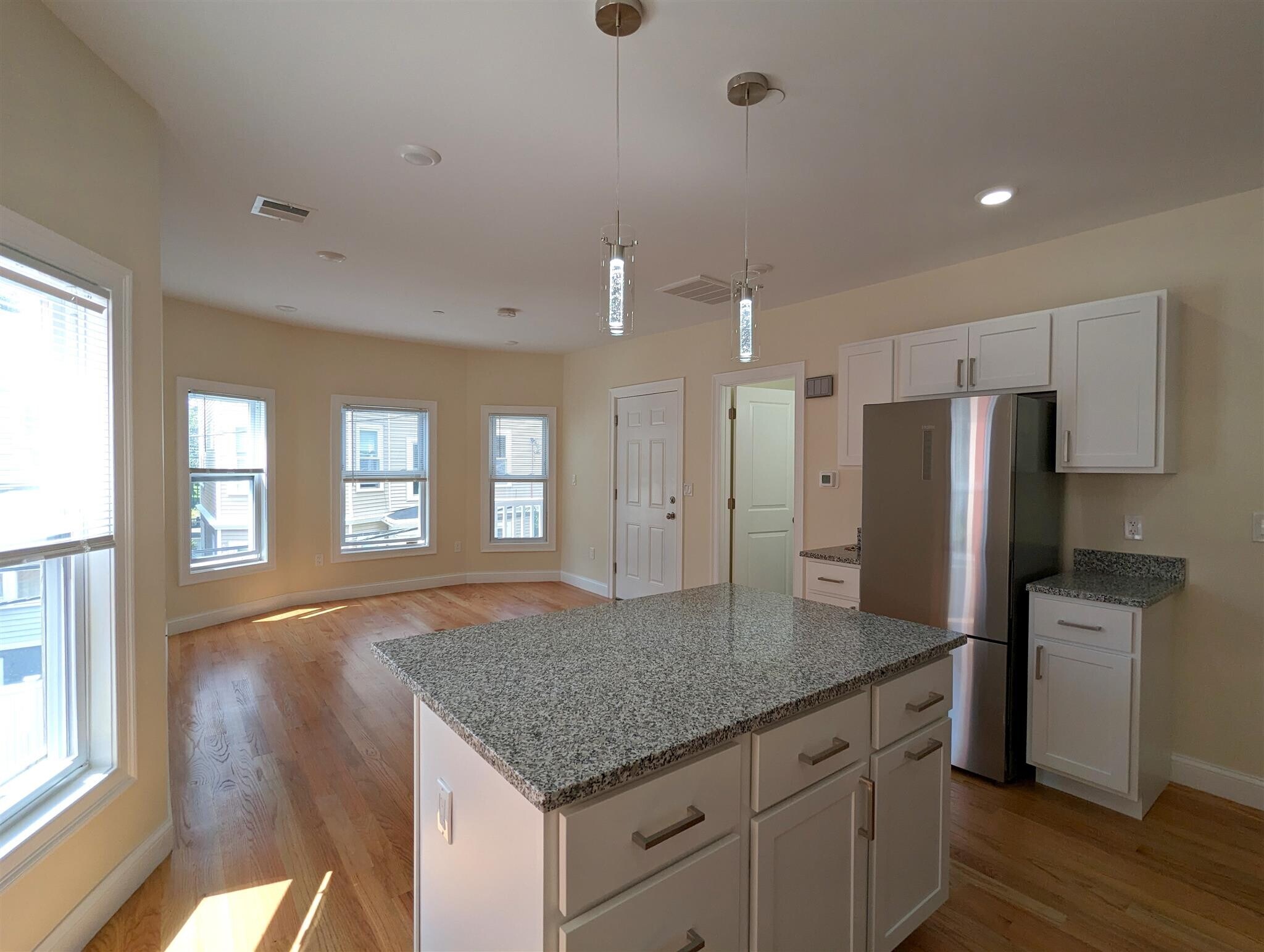 Building Photo - 2 Sacramento St