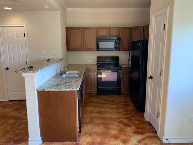 Building Photo - Town home for rent