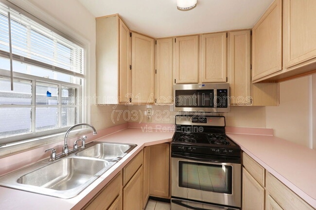 Building Photo - 1404 S Quincy St