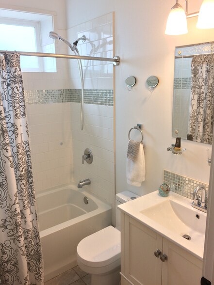 Building Photo - 2726-101 Eldridge Ave