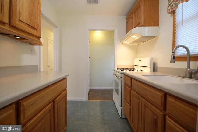 Building Photo - 3052 Westfall Pl