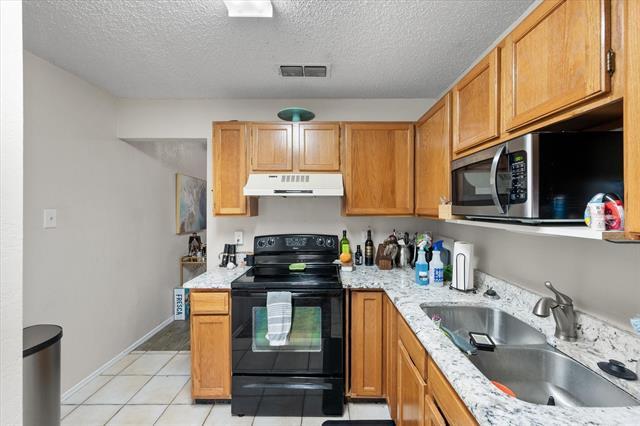 Building Photo - 2920 Hilltop Dr