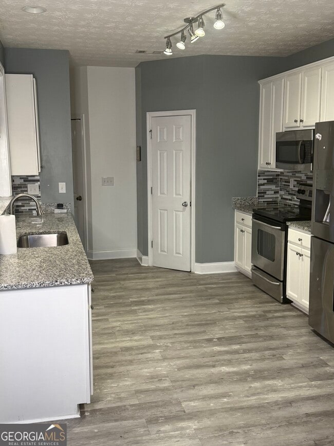 Building Photo - 1221 River Rush Ln NE