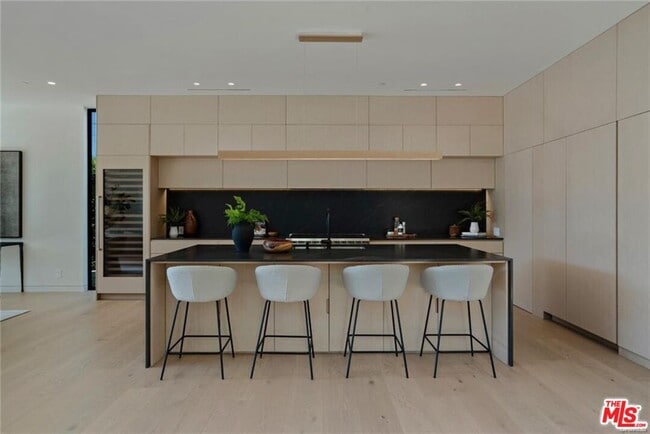 Building Photo - 4939 Petit Ave