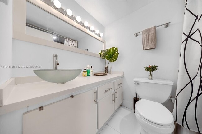 Building Photo - 1000 West Ave