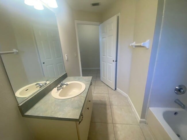 Building Photo - 1 Ryarbor Dr