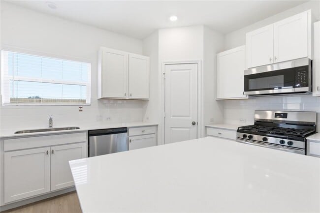 Building Photo - 1404 Roaming Oak Bnd