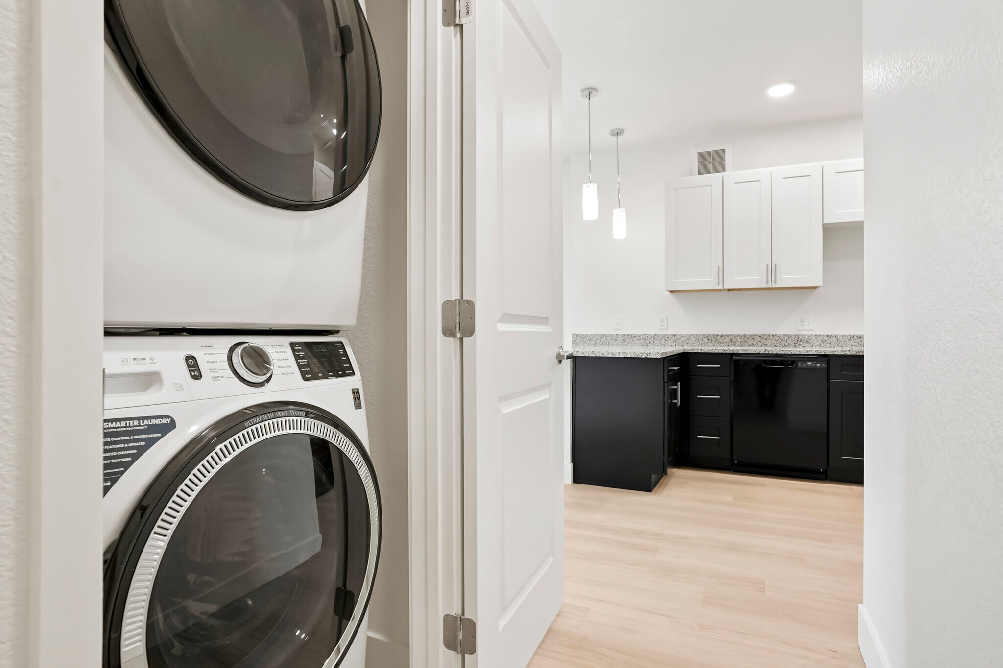 Building Photo - 2960 Hawthorn Ave