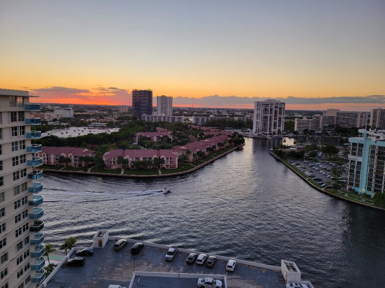 Building Photo - 3800 S Ocean Dr
