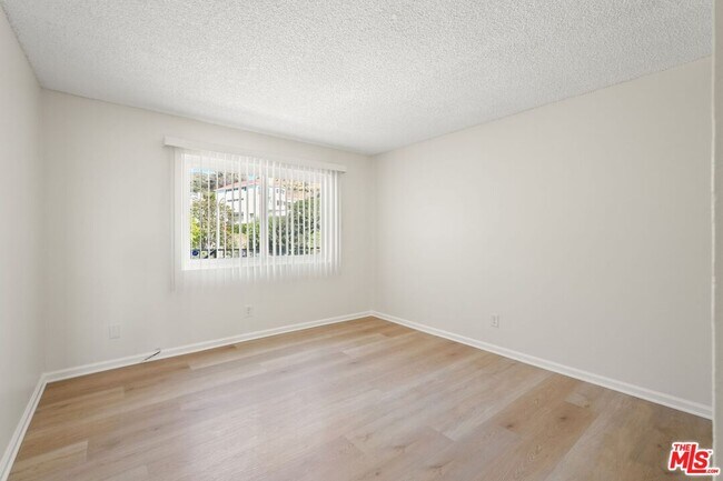 Building Photo - 18004 Coastline Dr