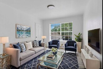 Building Photo - 1723 Oak Knoll Dr