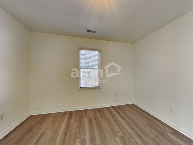 Building Photo - 1312 Ujamaa Dr