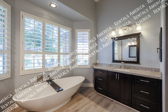 Building Photo - 6806 W Skylark Dr