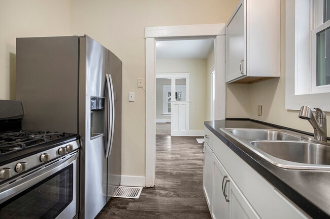 Building Photo - 195 Hubbard St