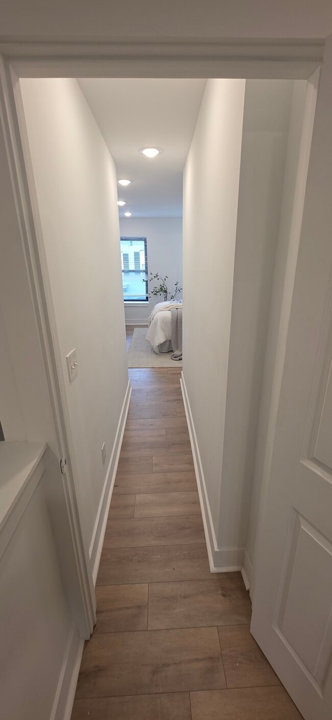 Building Photo - 532 N Belnord Ave