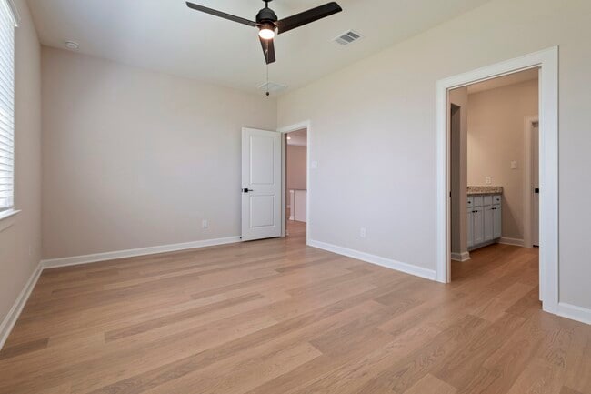 Building Photo - 1035 Rosewood Trl