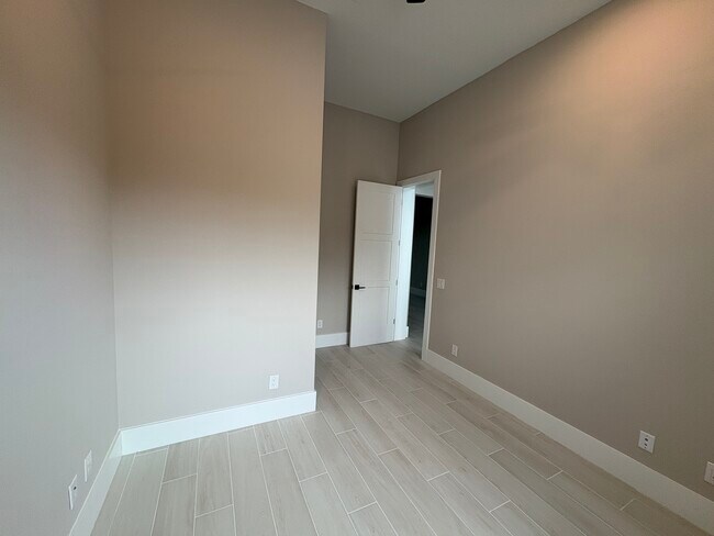 Building Photo - 547 Sanctuary Golf Pl