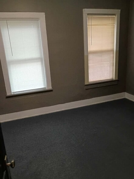 Building Photo - 914 Chestnut St