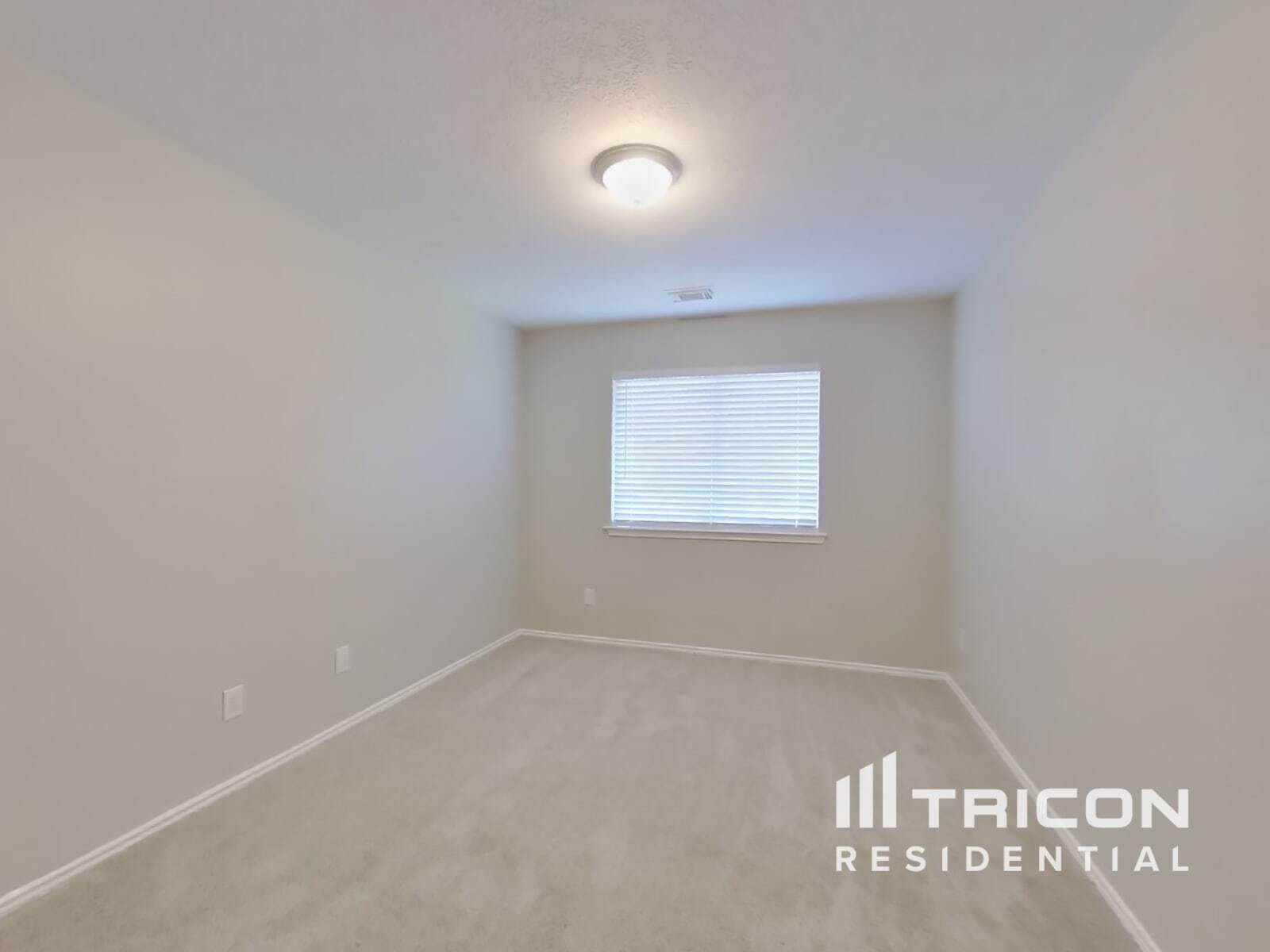 Building Photo - 33111 Cottonwood Bend